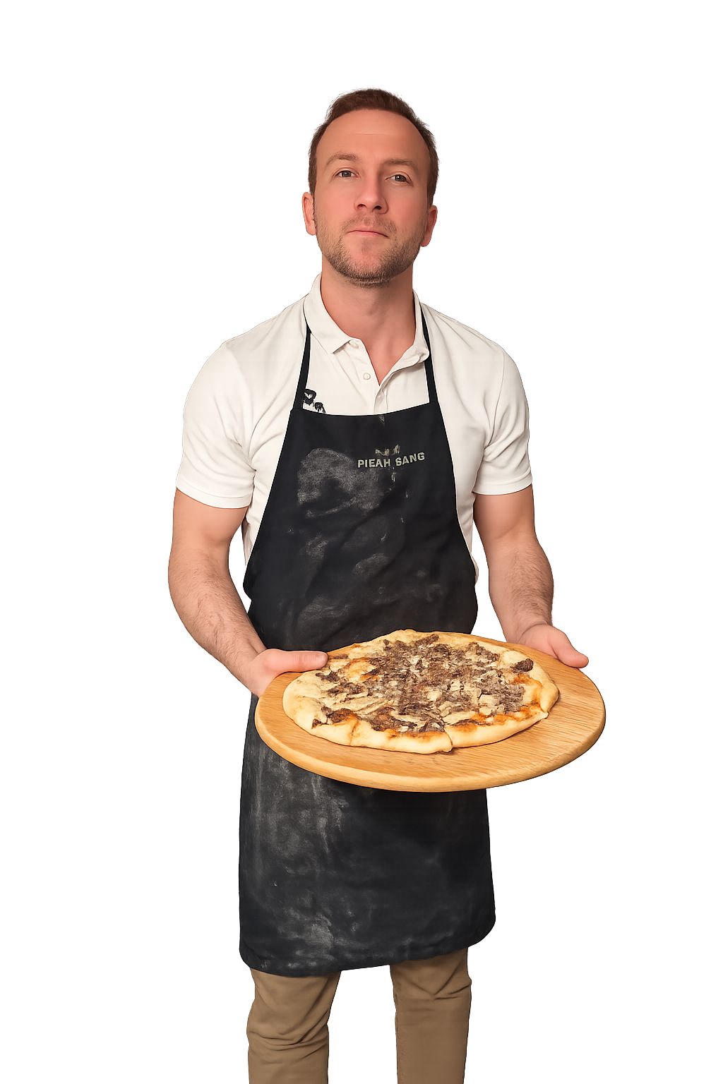 Pizzaïolo présentant une pizza